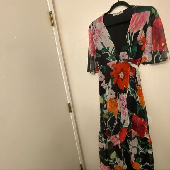 Hope & Ivy Maternity wrap maxi dress in black base floral ruffle lightweight 10 - Picture 2 of 16